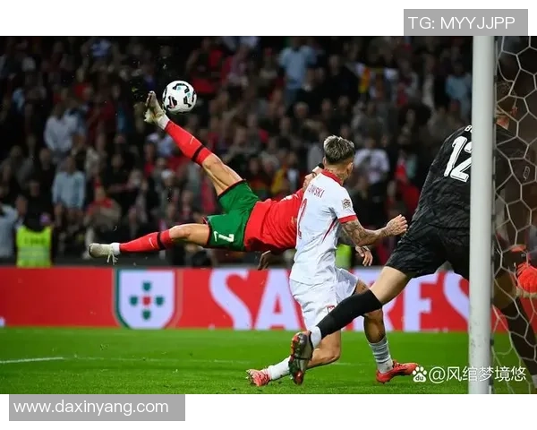 足球巨星激情对决,限量版比赛水杯成珍藏新宠,引爆球迷收藏热潮 足球巨星激情对决,限量版比赛水杯成珍藏新宠,引爆球迷收藏热潮