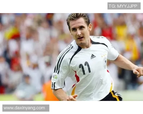 克洛泽：德国足球传奇射手的辉煌历程与世界足坛影响力
